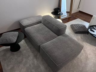 Sofá modular gris de tela