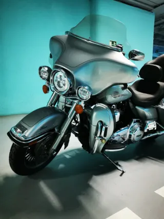 Harley Davidson Electra Glide Classic Plata