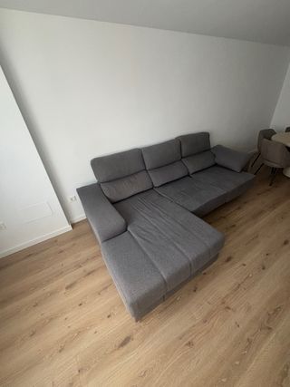 Sofá chaise longue gris