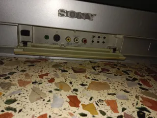 Sony Trinitron TV Plata