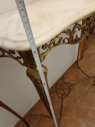 Consola de entrada dorada con espejo