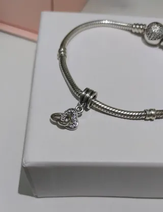 Charm Pandora Corazones con circonitas.