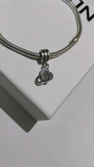 Charm Pandora Corazones con circonitas.