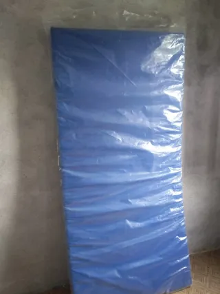 Cama hospitalaria con somier