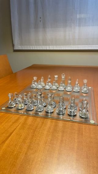 Ajedrez de cristal transparente