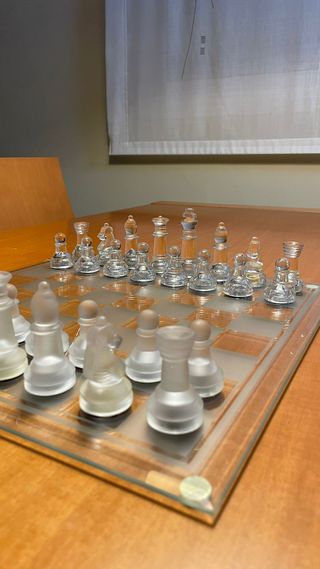 Ajedrez de cristal transparente