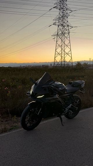 Yamaha yzf R125 2025 Negra