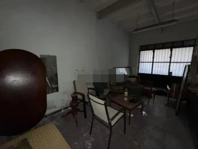 Piso amplio como local vivienda con cédula