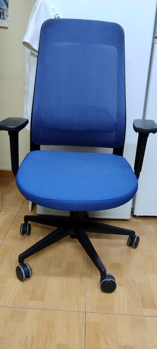 Silla de oficina ergonómica – cómoda y robusta