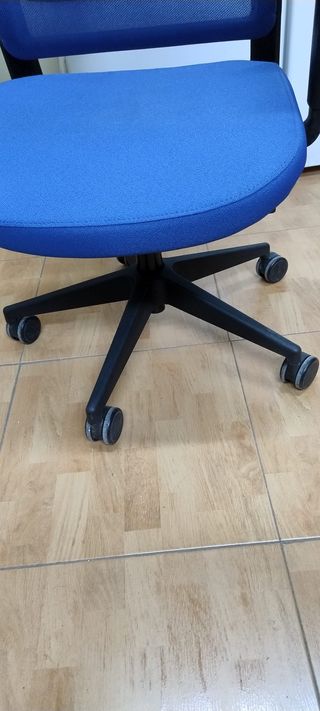 Silla de oficina ergonómica – cómoda y robusta