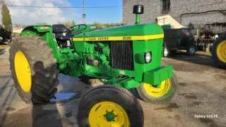 Tractor John Deere 2135
