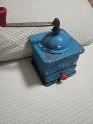 Molinillo de café antiguo azul