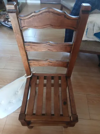 Mesa de madera con 6 sillas