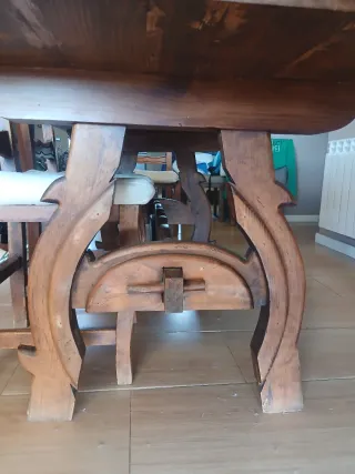 Mesa de madera con 6 sillas