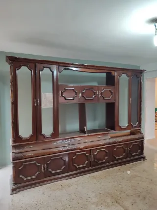 Vitrina mueble de  salón de madera y cristal