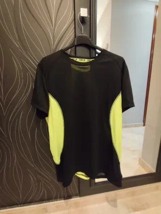 Camiseta Crivit Hombre Talla M Negra y Amarilla