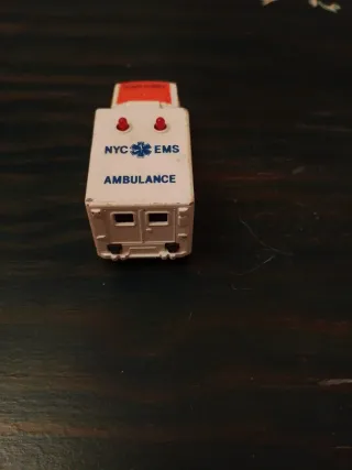 Ambulancia NYC EMS Juguete