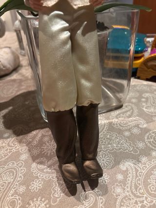 Muñeco Ken Elegante Traje Beige