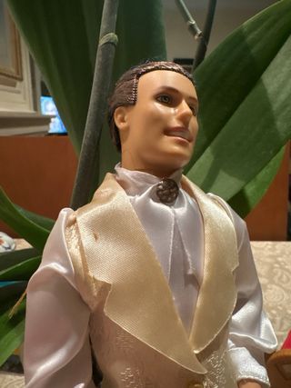 Muñeco Ken Elegante Traje Beige