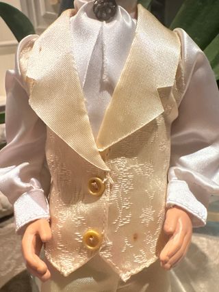 Muñeco Ken Elegante Traje Beige