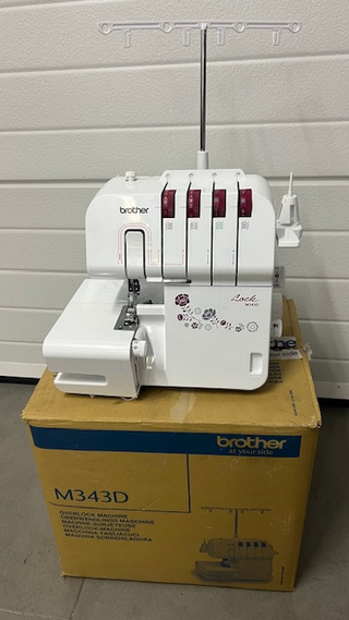 Máquina de coser Brother M343D