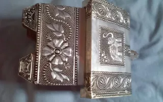 Cofre caja joyero en metal repujado VINTAGE