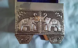 Cofre caja joyero en metal repujado VINTAGE