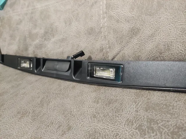 Moldura maletero Mini con pulsador y luces