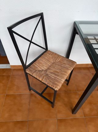 Mesa y 2 sillas de hierro y cristal
