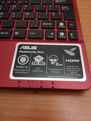 Ordenador portátil Asus Eee PC rojo