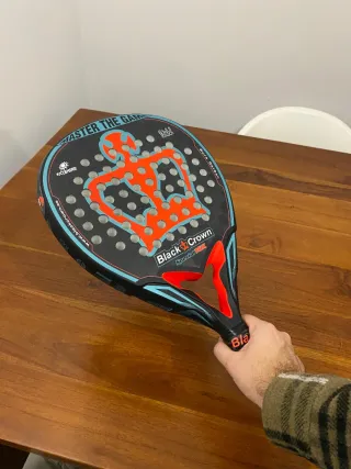 Pala de pádel Black Crown especial 16k 2023