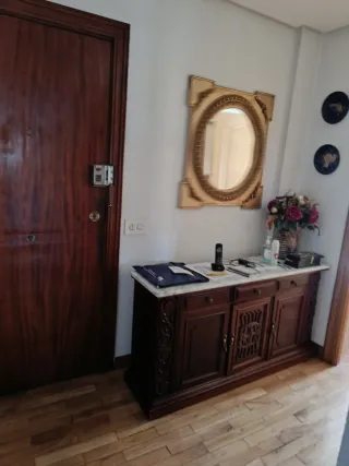 Mueble de entrada madera y mármol