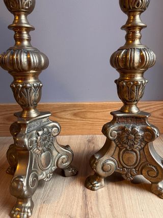 Candelabros de metal estilo barroco