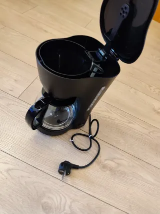 Cafetera de goteo negra