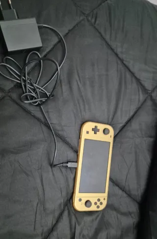 Nintendo Switch Lite Edición Zelda Dorada