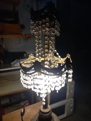 Lámpara antigua de cristal y metal