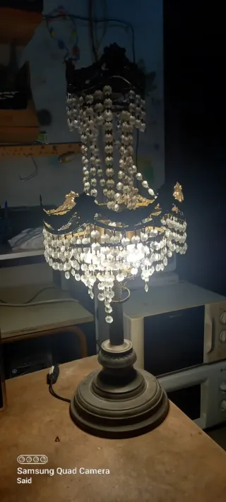 Lámpara antigua de cristal y metal