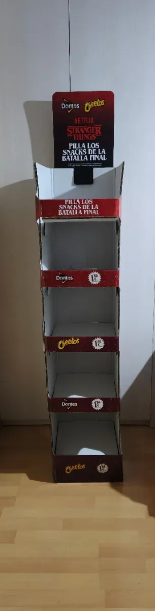 Expositor cheetos Strangers things batalla final