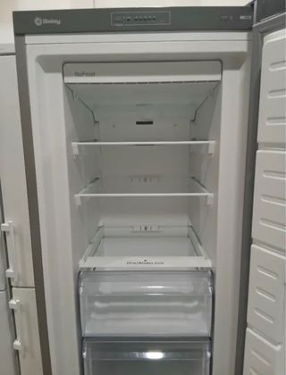 Congelador Vertical Balay 185cm Inox