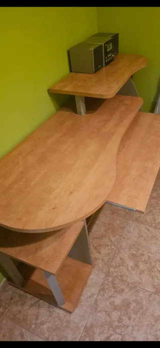 Mesa de escritorio madera y metal