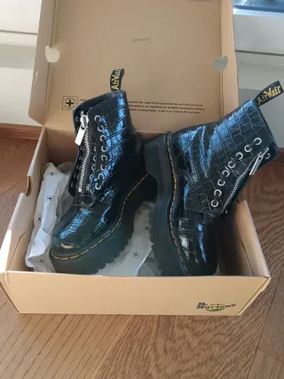 Stivali Dr. Martens neri effetto coccodrillo