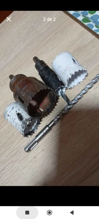 Coronas y brocas y cabeza