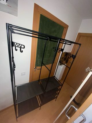 Perchero y zapatero metálico negro