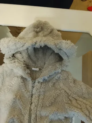 Buzo de lana para bebé con capucha