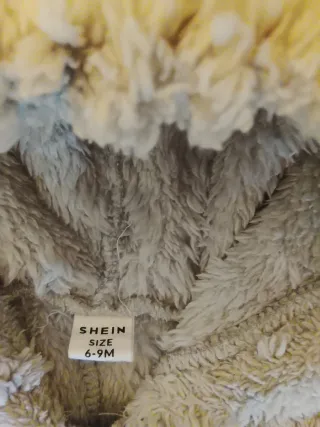 Buzo de lana para bebé con capucha