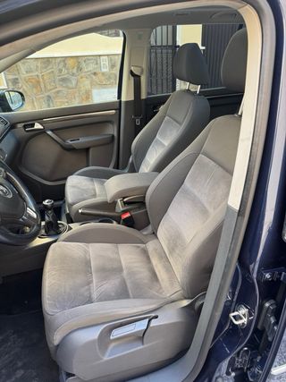 Volkswagen Touran 2011