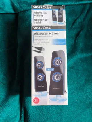 Altavoces SilverCrest negros con luces LED azules