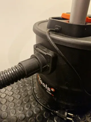 Aspirador de cenizas Tools BRICO 1200W averiada