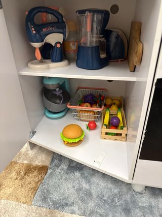 Cocinita de juguete grande con accesorios