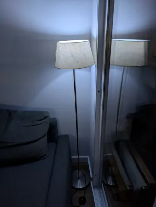 Lámpara de pie moderna